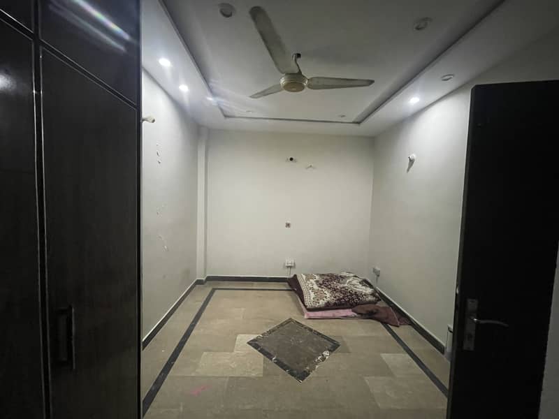 FLAT FOR RENT NEAR TO EMPORIUM MALL 5