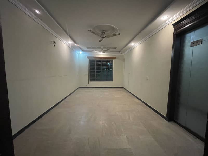 14 MARLA LOWER PORTION FOR RENT FOR RESIDENCE AVAILABLE AT IDEAL LOCATION EXPO CENTRE OF JOHAR TOWN 2