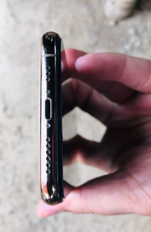 iphone XS 64 GB( non-pta) 5