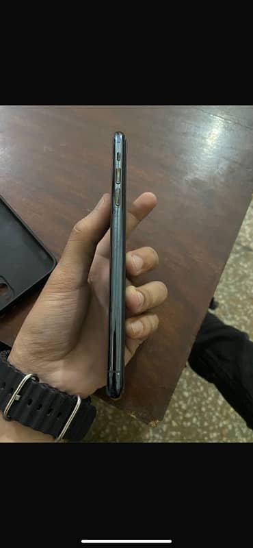 Iphone 11 pro max pta approved 5