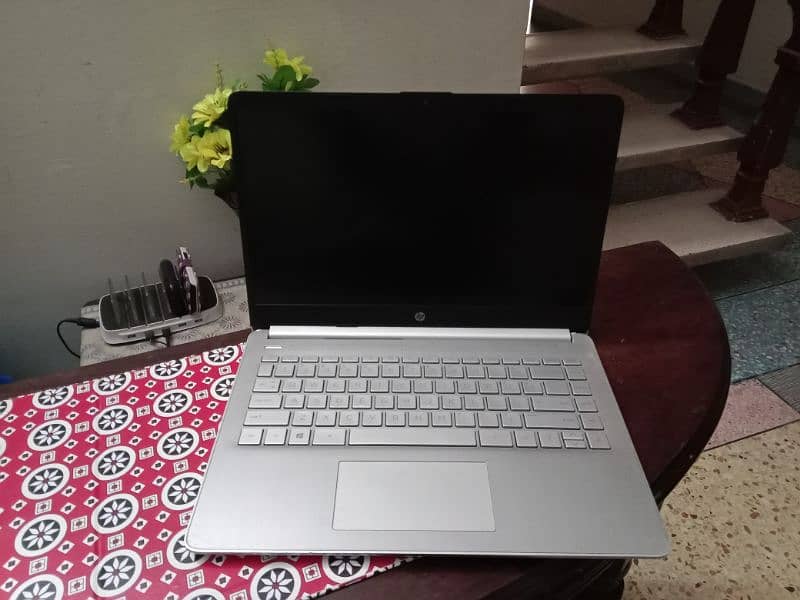 HP 14 G7 core i7 10th gen quad core 1080p 9