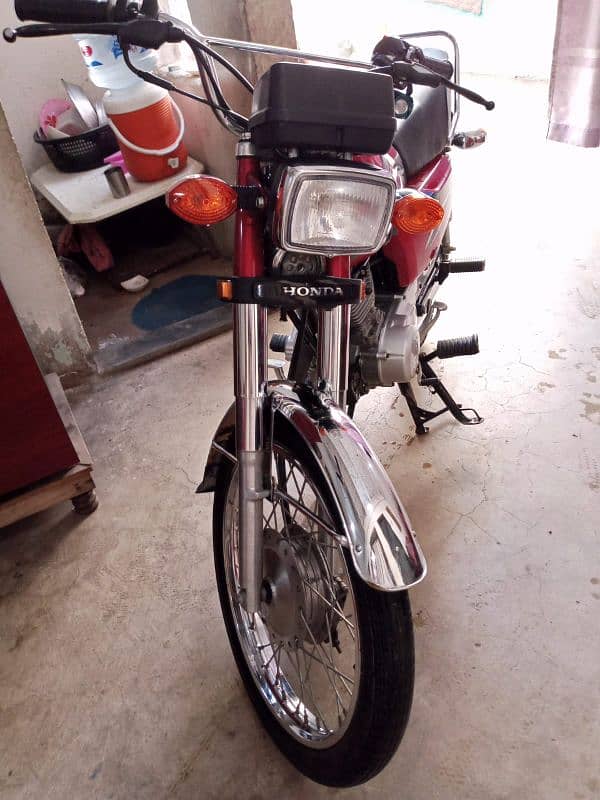 Honda 125 2023 k advance m li thi 2022 k 10 mehiny ki registration ha 7