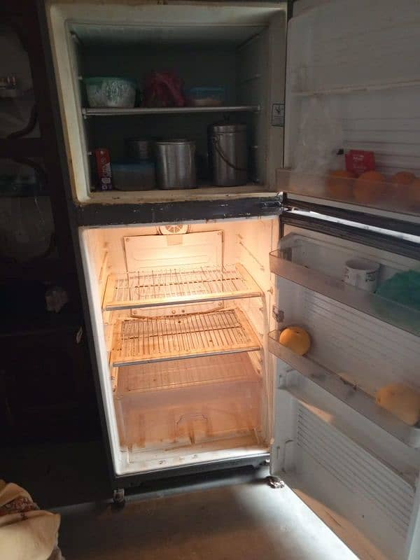 Dawlance fridge in good condition 4