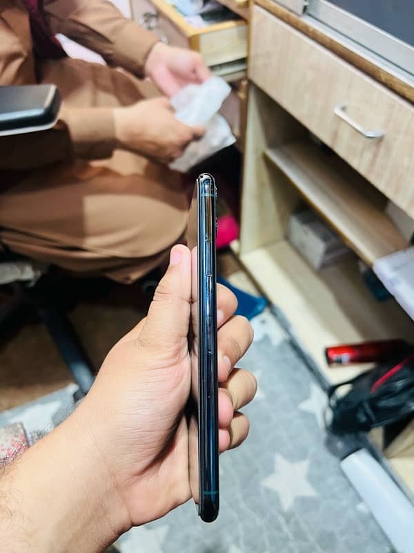 iPhone 11 Pro Max 1