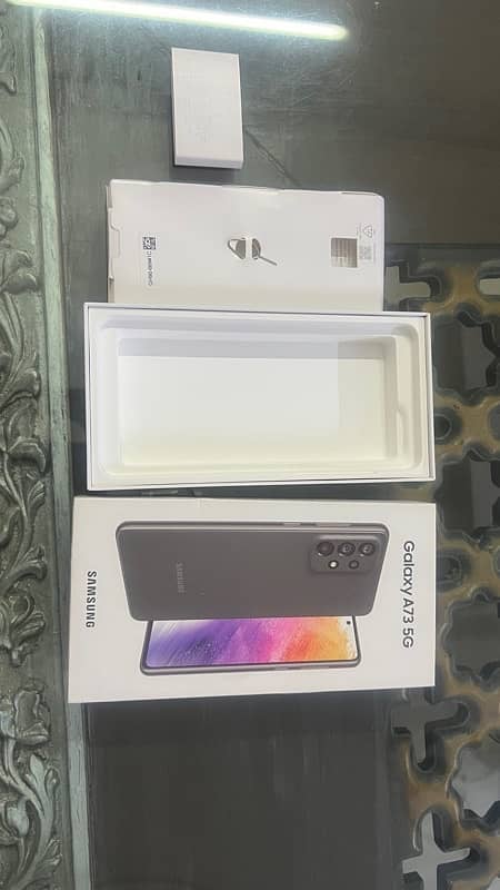 samsung a73 5g 10/10 conditon approved 11