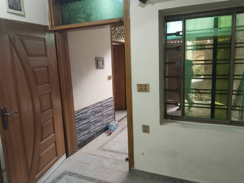 Ghouri town pH 7 Near by Fowra Chok first floor water electrity Available 1