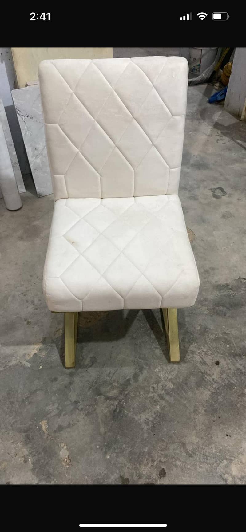 Marble table and comfortable chairs 3