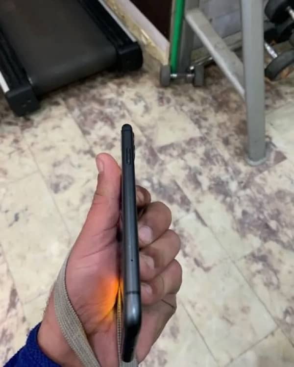 iphone 11 64gb jv for urgent sale 1