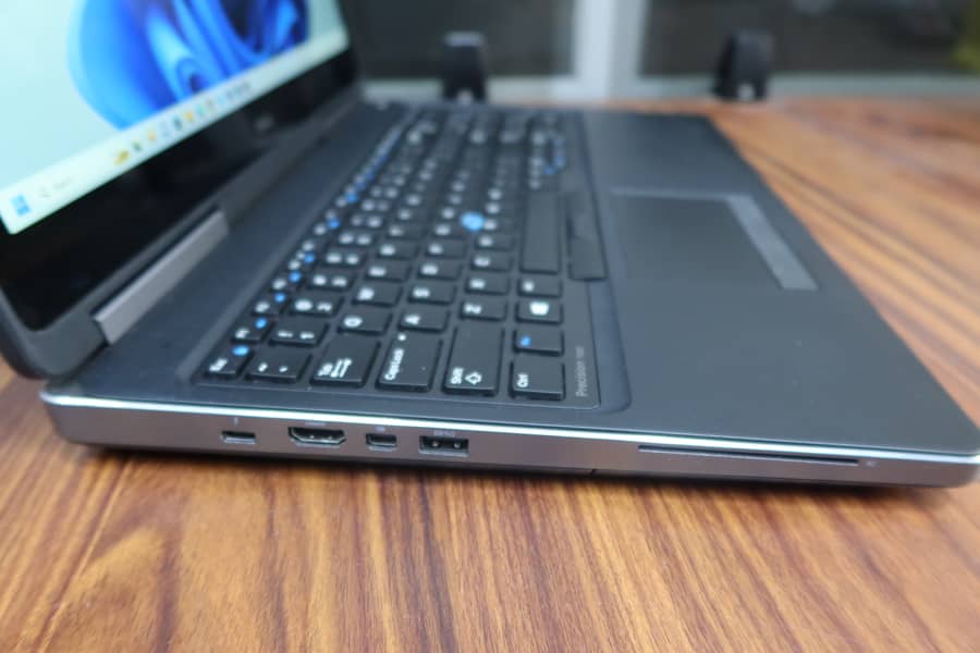 Gaming Laptop Dell Precision 7520 Ci7 7th Gen Workstation,Touch Screen 6