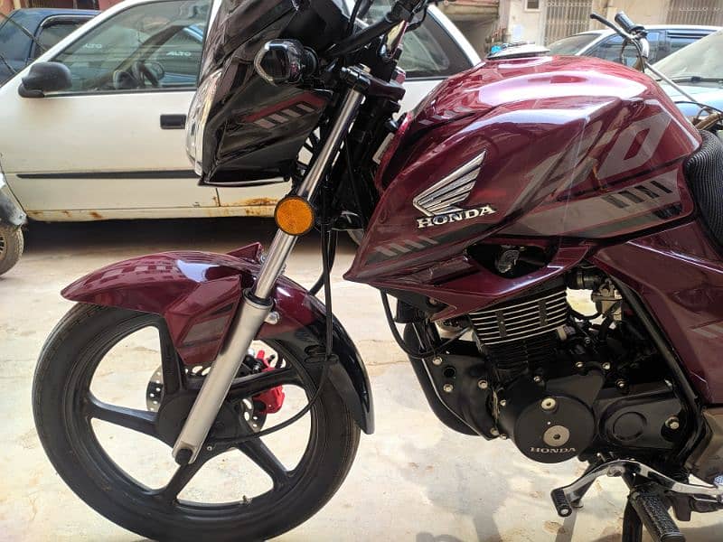 CB150F Red colour Model 24 Dec unregistered 0