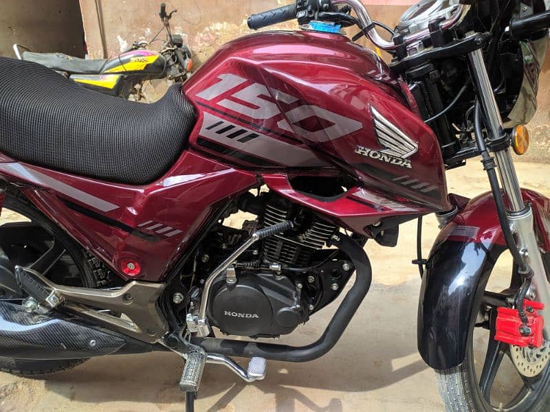 CB150F Red colour Model 24 Dec unregistered 6