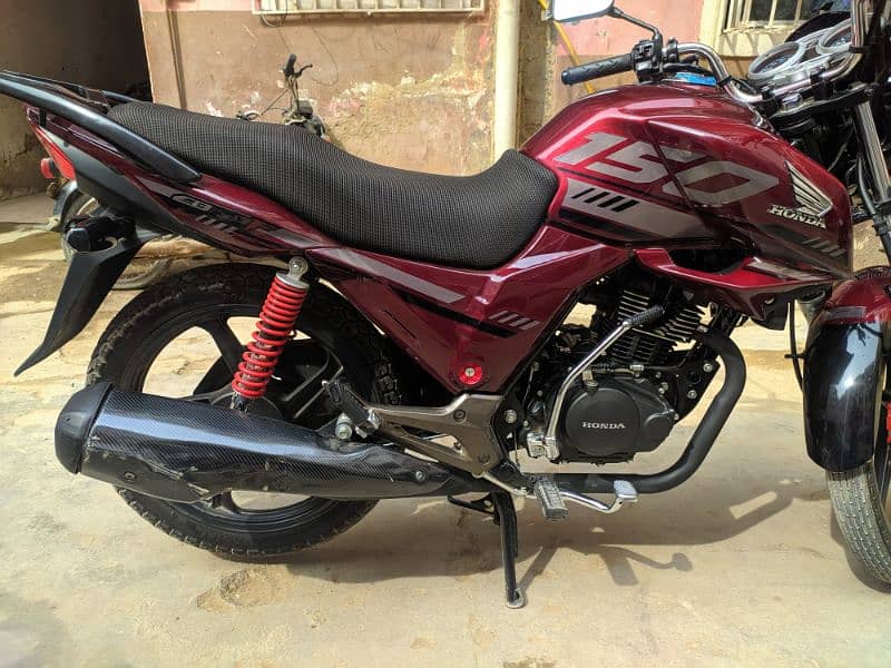 CB150F Red colour Model 24 Dec unregistered 7