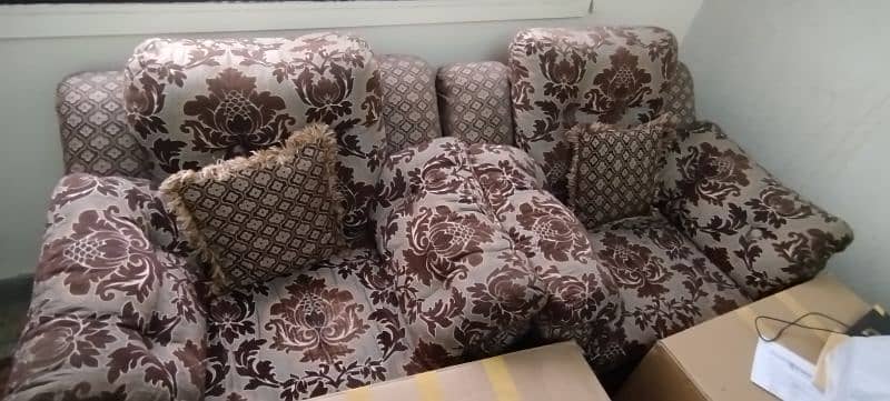 7 seater Sofa set with cushions 0