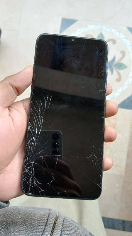 Xiaomi Poco M3 - Screen cracked but working fine 1