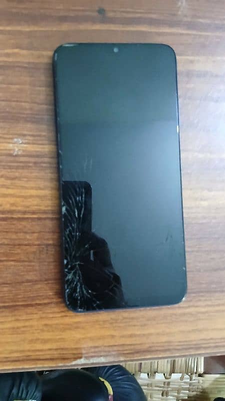 Xiaomi Poco M3 - Screen cracked but working fine 9