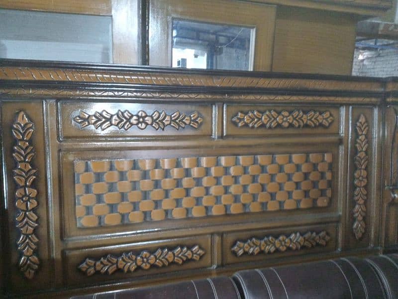 Bed, Almari for sale 2