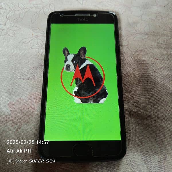 Moto E4 0