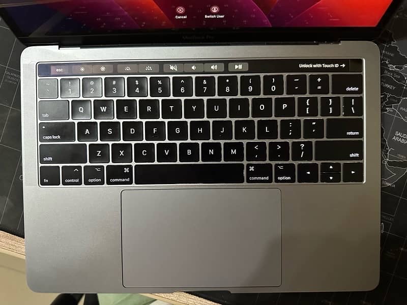 Macbook Pro 13 inch (2017) 8 - 256 6