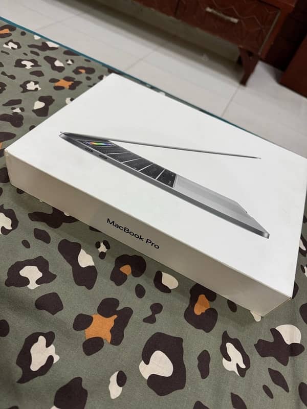 Macbook Pro 13 inch (2017) 8 - 256 8