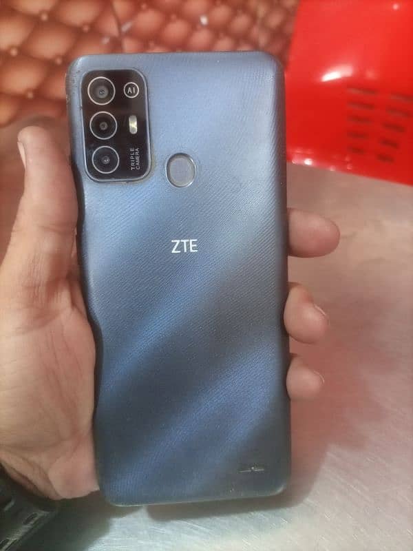 Zte blaze a52 4gb 64gb glass crack 1