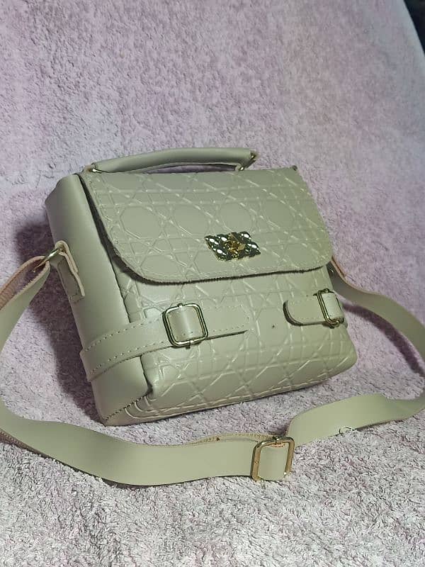 "Luxury Beige Handbag – Classy, Spacious & Affordable!" 0