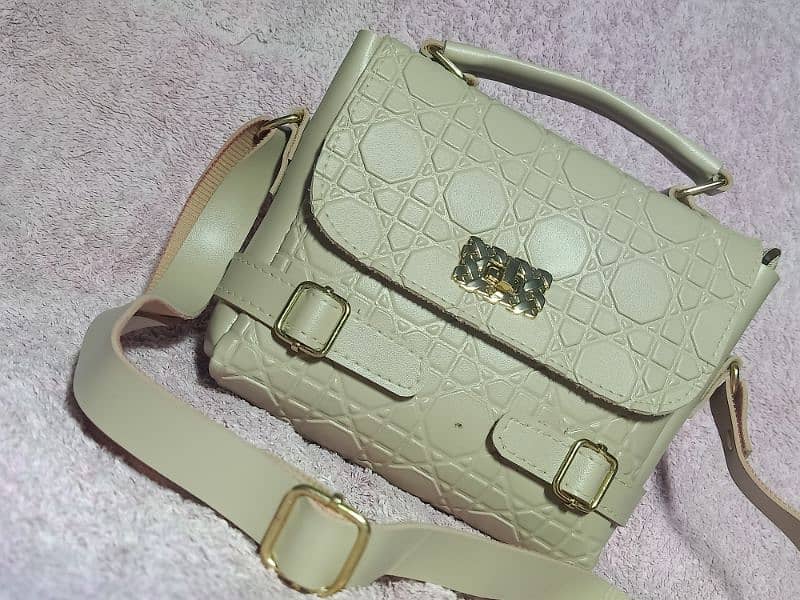 "Luxury Beige Handbag – Classy, Spacious & Affordable!" 1