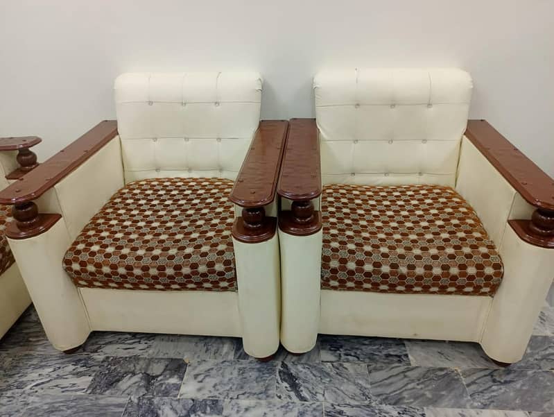 3+2 SEATER SOFA SET IN GOOD CONDITION FOR SALE 0