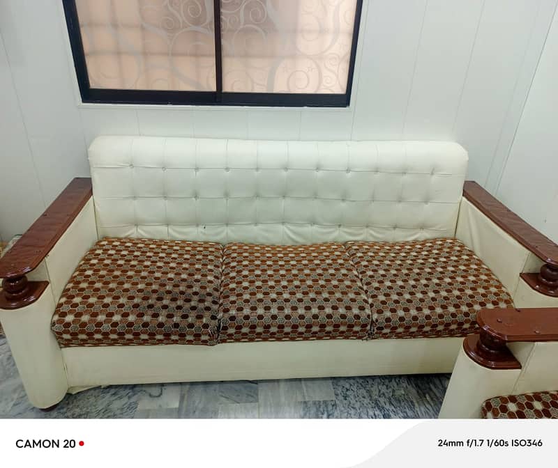 3+2 SEATER SOFA SET IN GOOD CONDITION FOR SALE 1