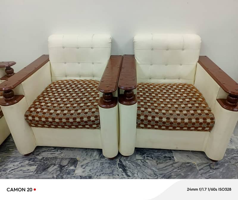 3+2 SEATER SOFA SET IN GOOD CONDITION FOR SALE 2