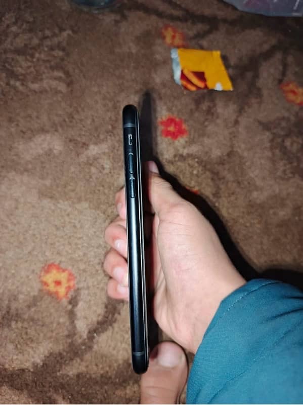 iPhone XR in used 7