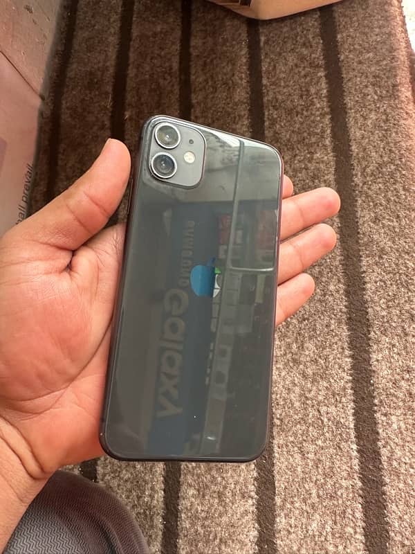 IPHONE  11 64 GB FACTORY UNLOCK 4