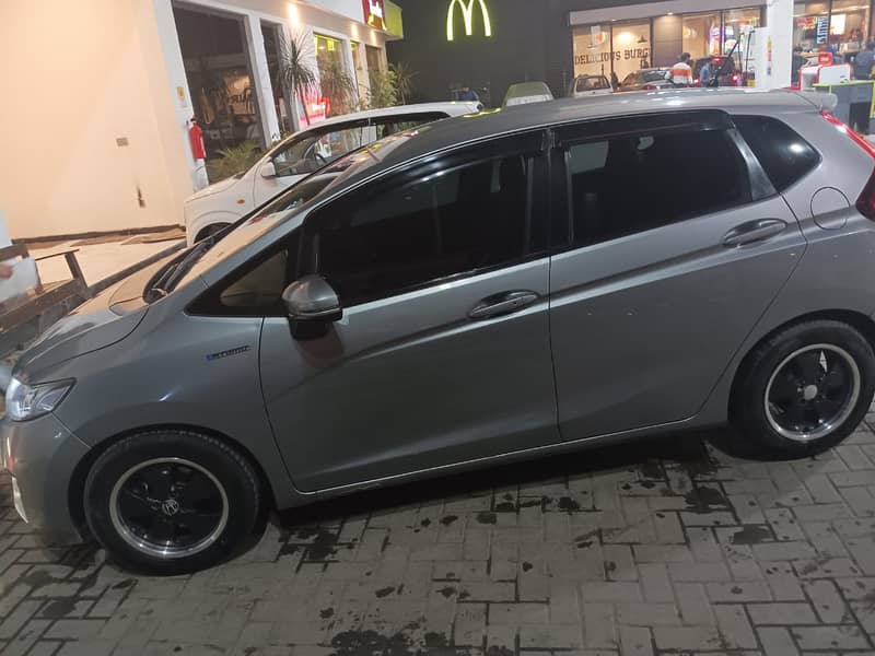 Honda Fit 1.5 Hybrid Base Grade 2018 3