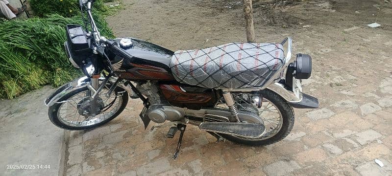 Honda 125 21/22 modal all Punjab namber 5