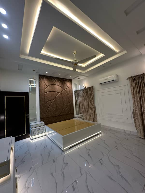 Luxurious 1 Kanal Semi-Furnished House With Basement for Sale in Nishtar Block, Bahria Town Lahore. 5