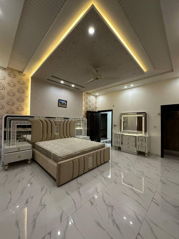 Luxurious 1 Kanal Semi-Furnished House With Basement for Sale in Nishtar Block, Bahria Town Lahore. 7