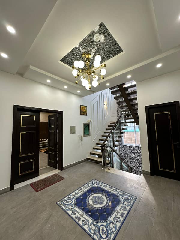 Luxurious 1 Kanal Semi-Furnished House With Basement for Sale in Nishtar Block, Bahria Town Lahore. 9