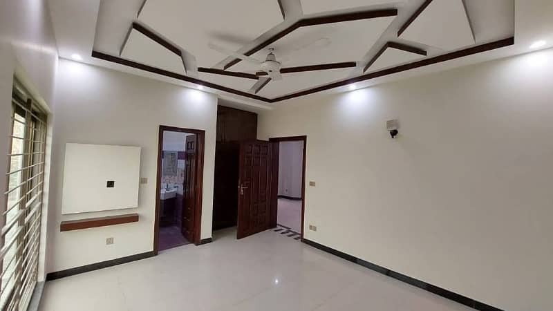 10 Marla Upper Portion House For Rent In Bahria Town Lahore. 2