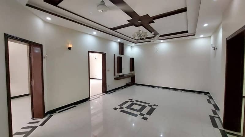 10 Marla Upper Portion House For Rent In Bahria Town Lahore. 3