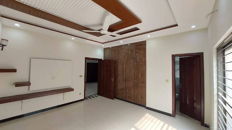 10 Marla Upper Portion House For Rent In Bahria Town Lahore. 6