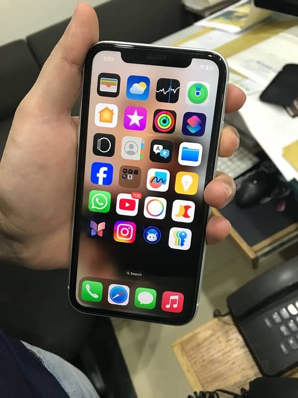 iPhone XR 1