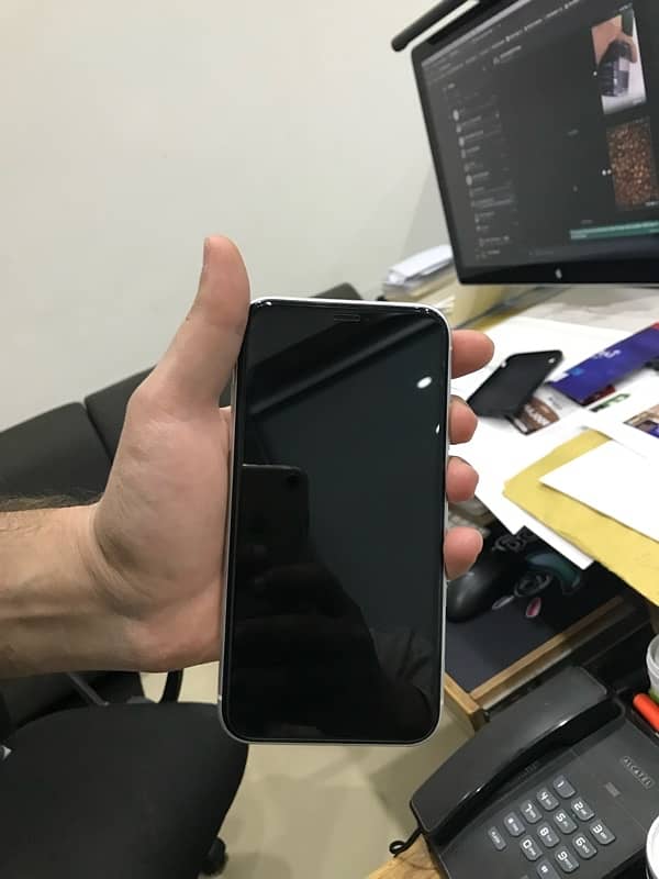 iPhone XR 8