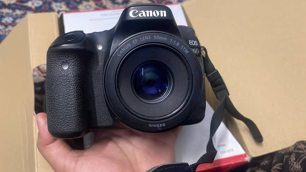 Canon 80 D with EF 50 mm Lens 0