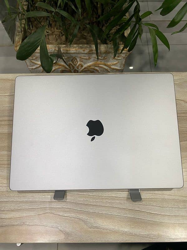 i7 i9 M1 M2 M3 Apple MacBook available 0