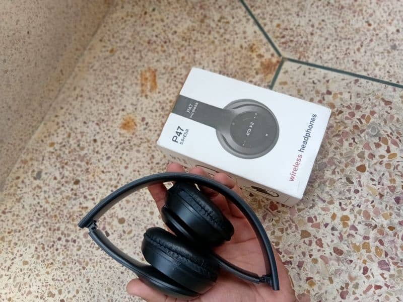 p47 wireless headphones 2