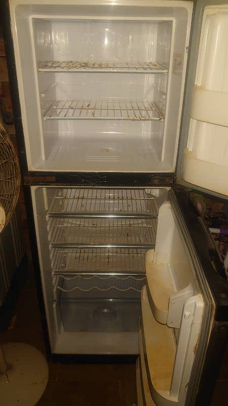 orient fridge for sale urgent shop keeper contact only 1