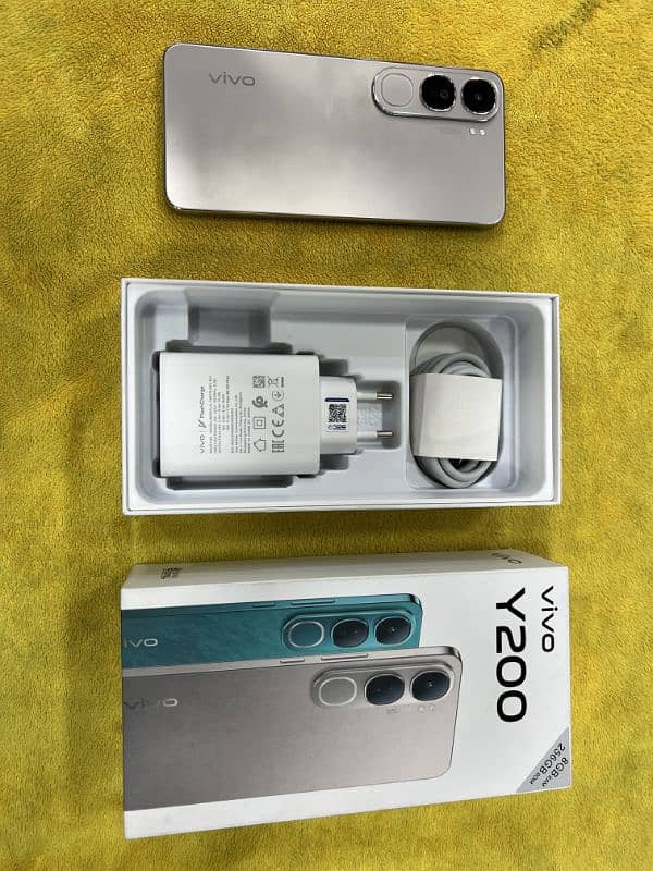 vivo y200   10 BY 10 ALL OK JUST BUY AND USE 1