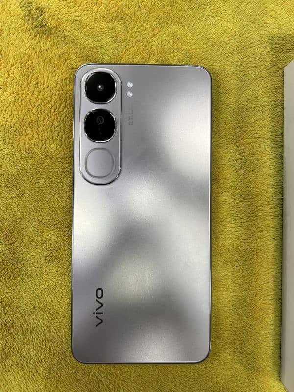 vivo y200   10 BY 10 ALL OK JUST BUY AND USE 2