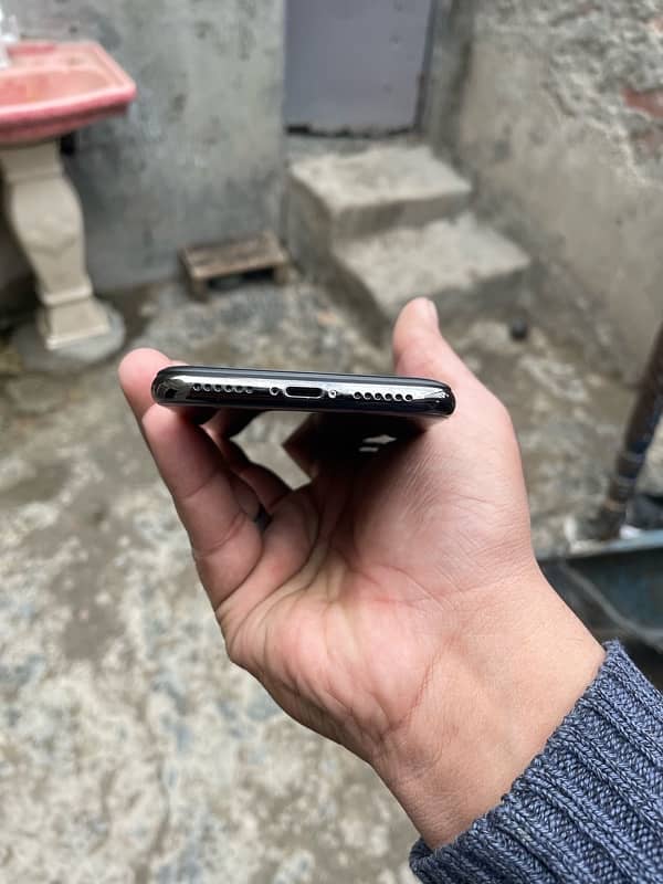 iPhoneXnonpta64gb factory unlocked but Zong sim work Exchange possible 2