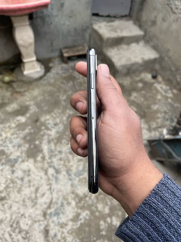 iPhoneXnonpta64gb factory unlocked but Zong sim work Exchange possible 3