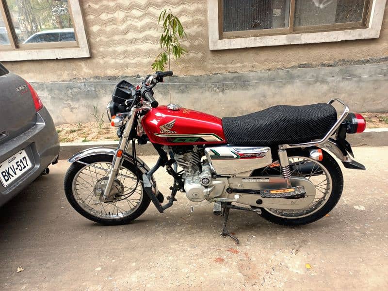 Honda Cg 125 2023 december pur 2025 regester 4300 km driven only 1